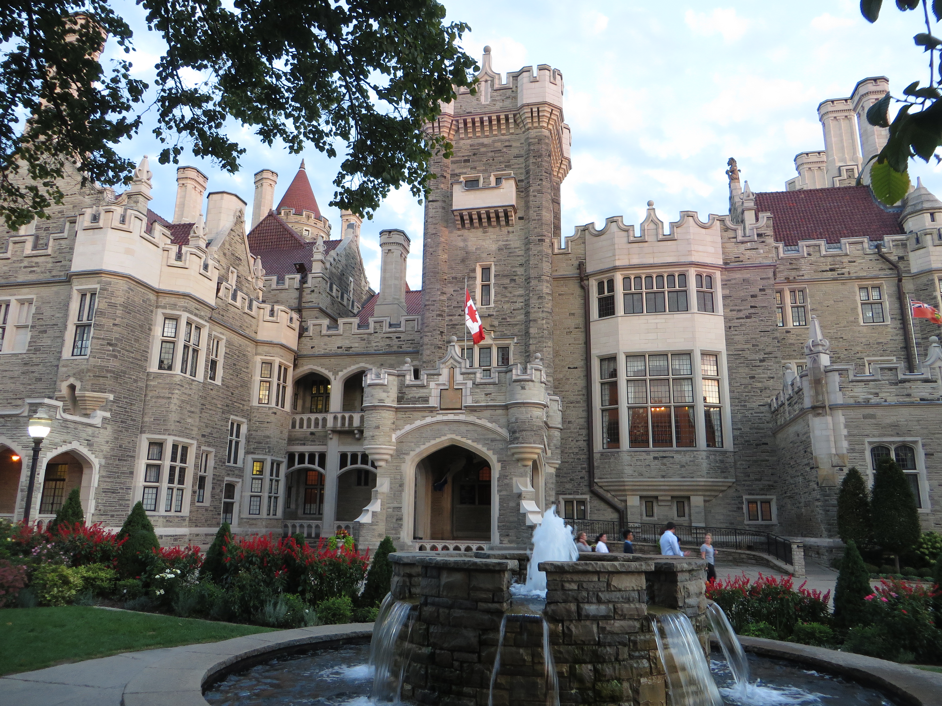 Casa Loma, the castle that houses BlueBlood Steakhouse (Wikimedia, Ken Lund, 2016)