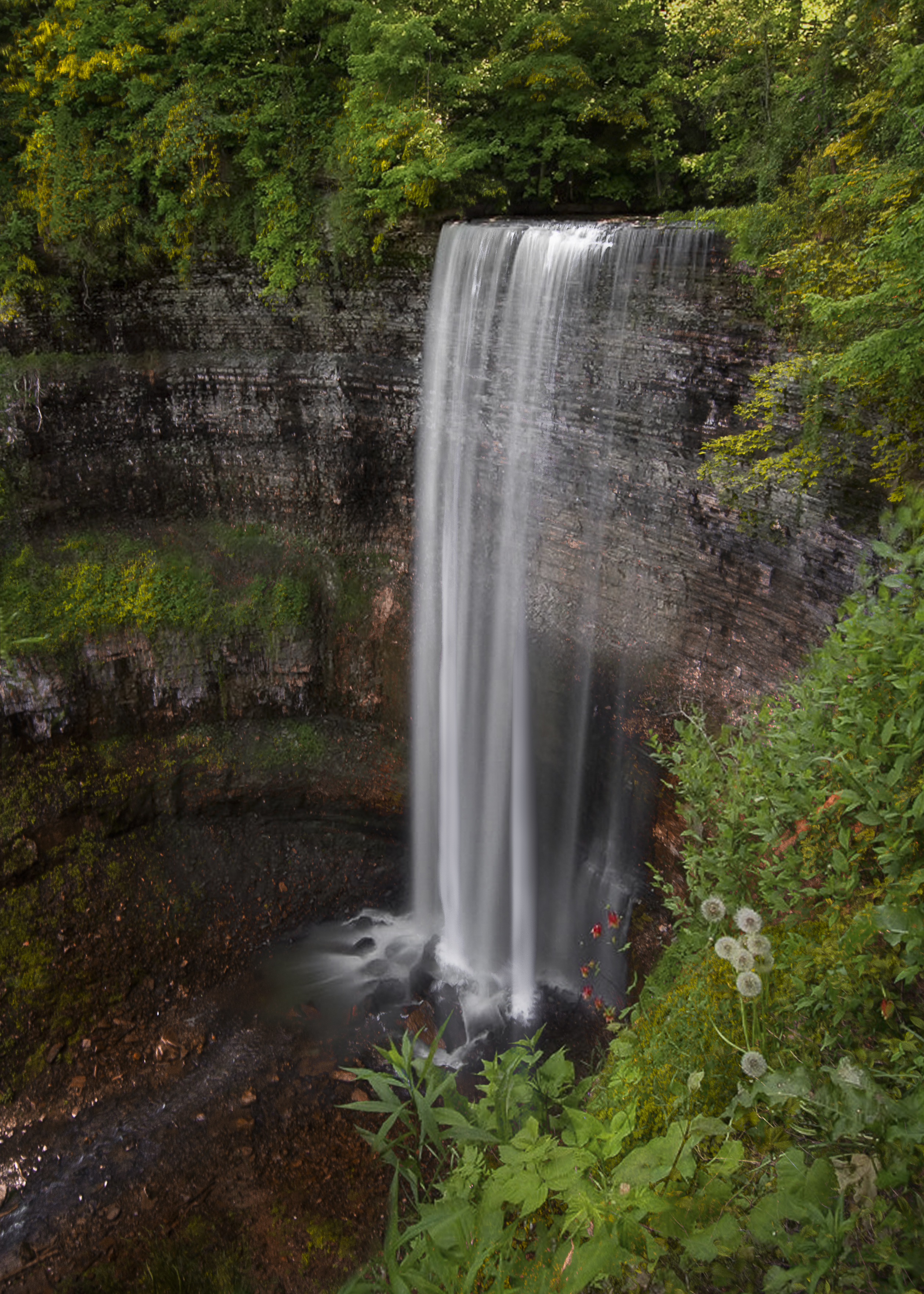 Tew Falls dropping into Spencer Gorge near Dundas Peak
