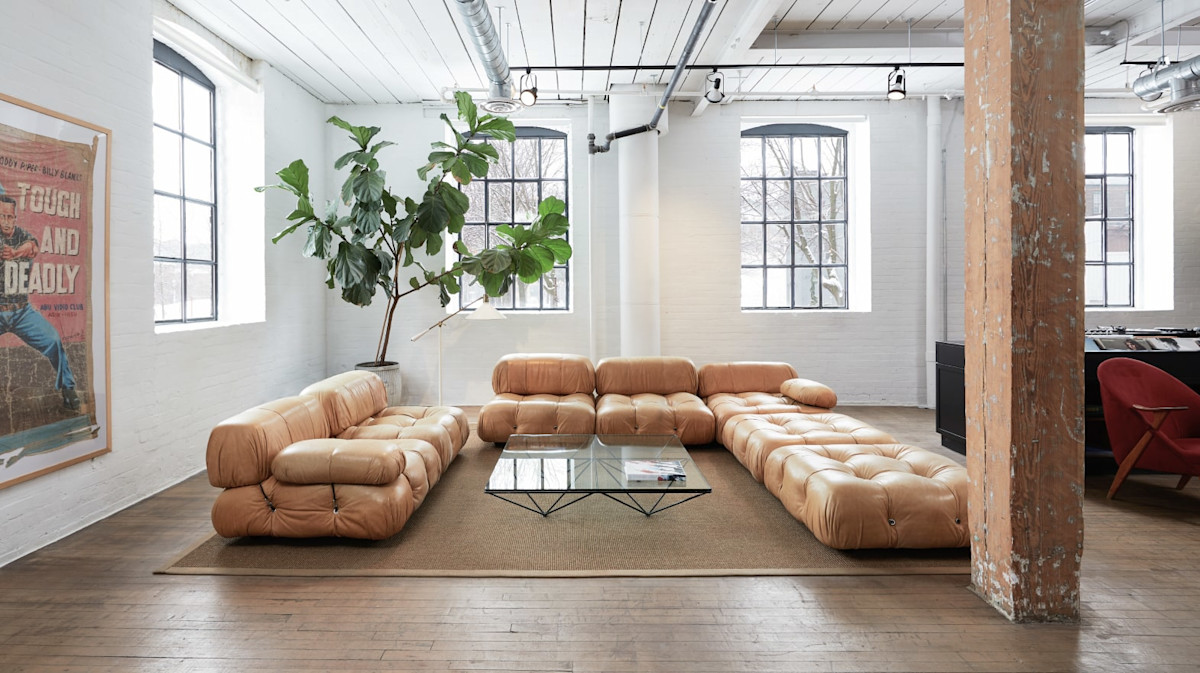 Lounge and workspace at East Room 50 Carroll Street in Riverside