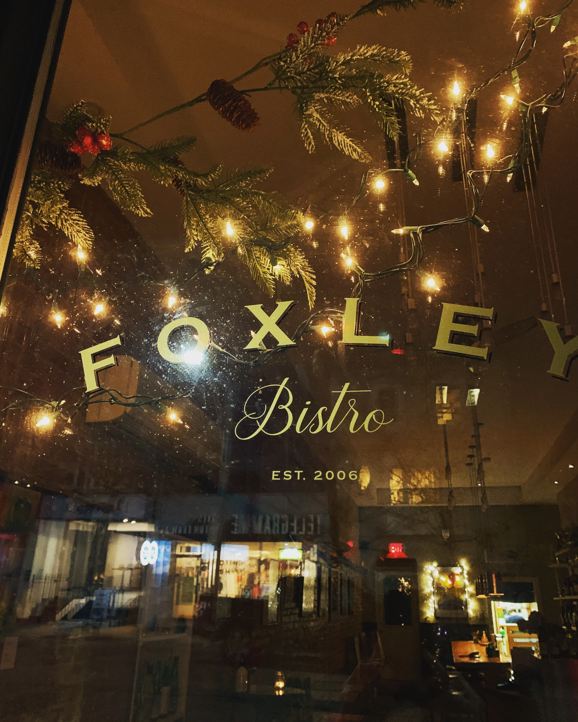 Foxley Ossington dining room and hidden back patio