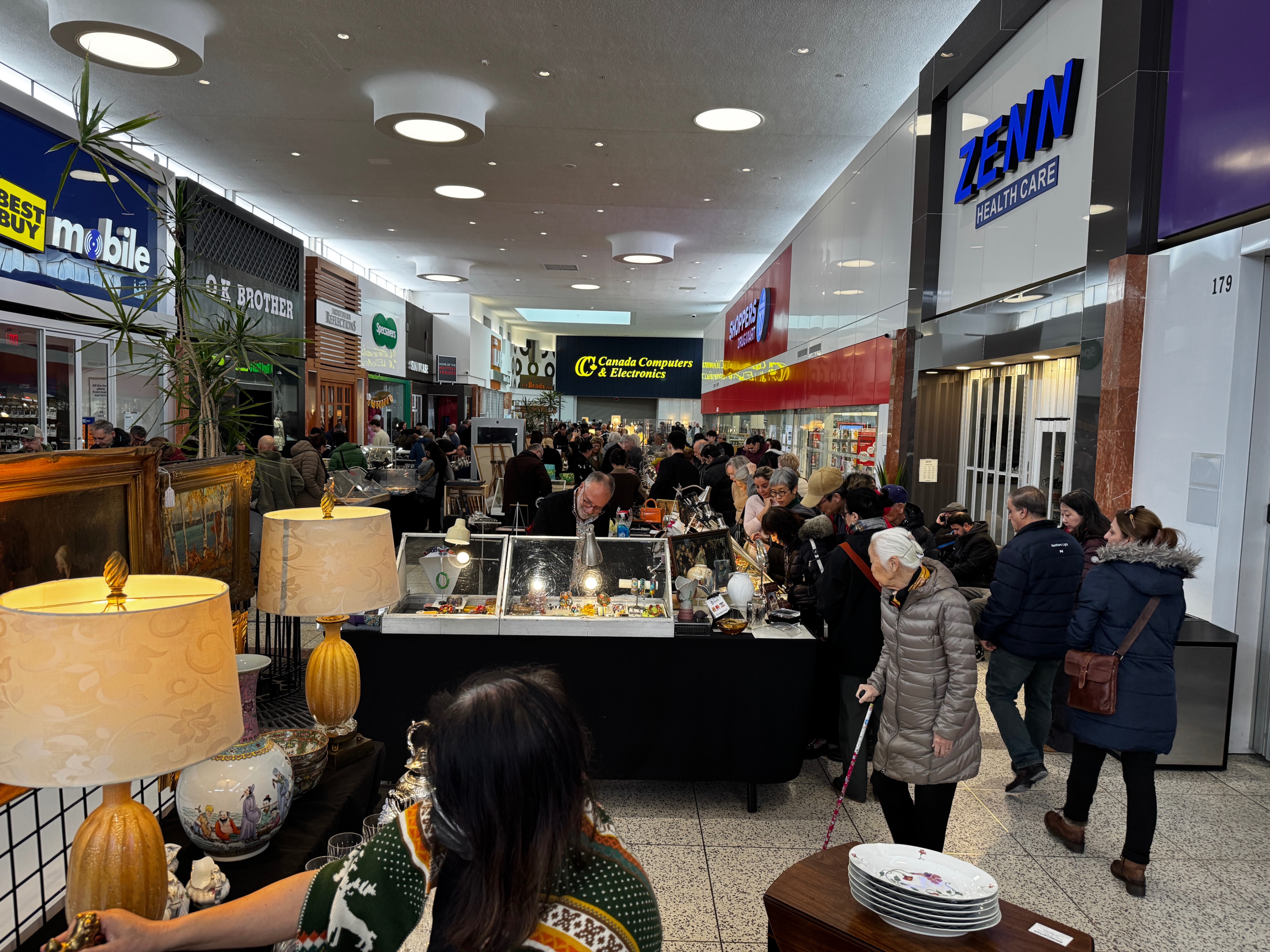 Heritage Antique Market at Centerpoint Mall event