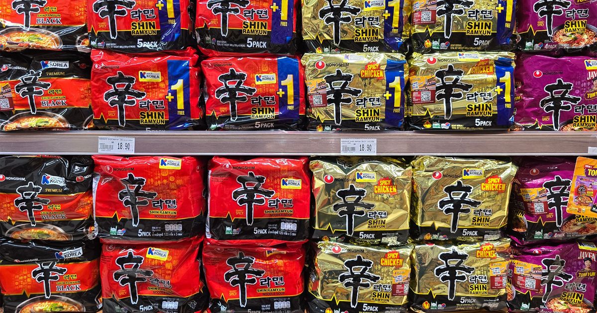 Massive lines form on TIFF Festival Street for free instant ramen