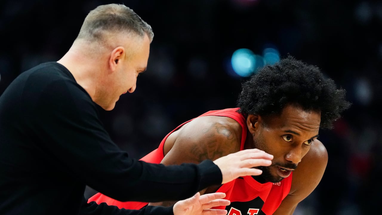 Raptors beat Bulls 135–92 in Kawhi Leonard’s first regular-season game back